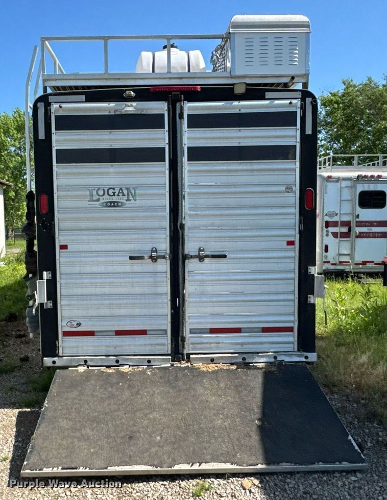 image for item DU9166 2014 Logan Coach Inc horse trailer