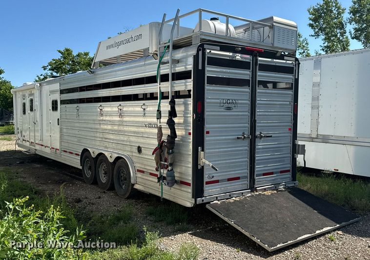 image for item DU9166 2014 Logan Coach Inc horse trailer
