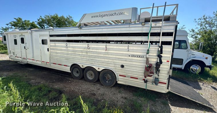 image for item DU9166 2014 Logan Coach Inc horse trailer