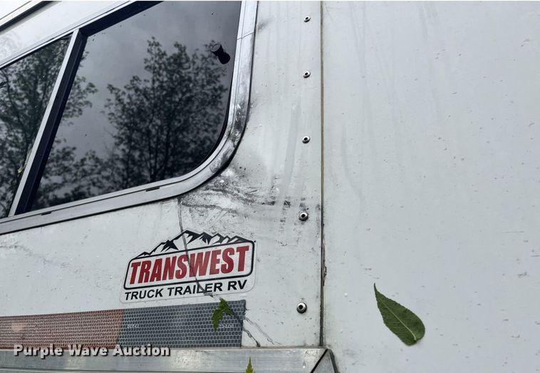 image for item DU9166 2014 Logan Coach Inc horse trailer