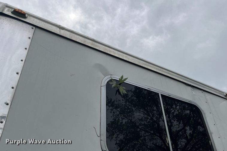 image for item DU9166 2014 Logan Coach Inc horse trailer