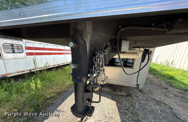 image for item DU9166 2014 Logan Coach Inc horse trailer