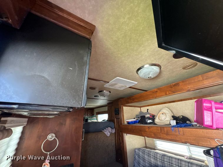 image for item DU9166 2014 Logan Coach Inc horse trailer