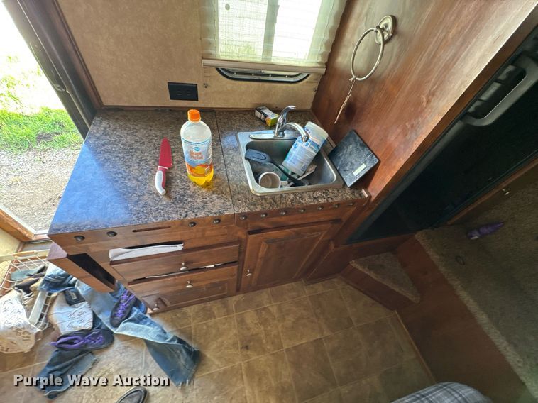 image for item DU9166 2014 Logan Coach Inc horse trailer