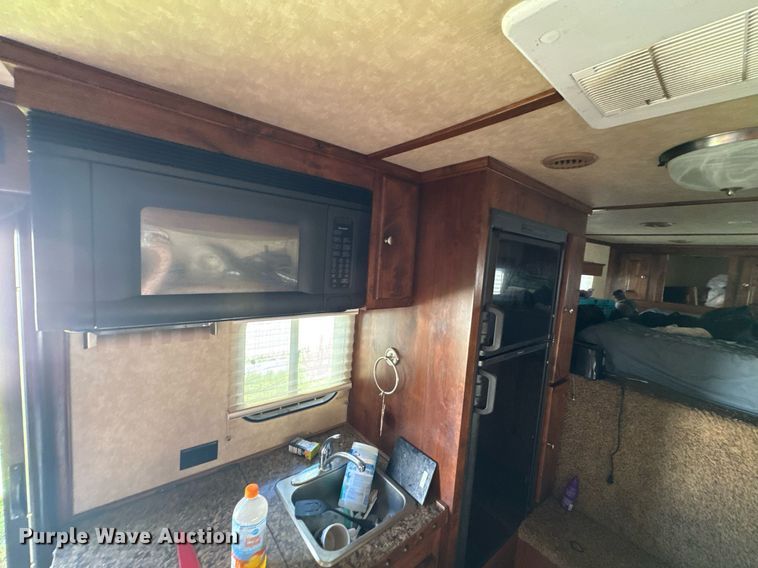 image for item DU9166 2014 Logan Coach Inc horse trailer