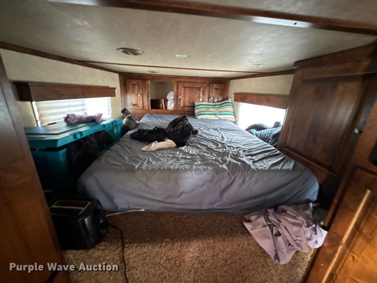 image for item DU9166 2014 Logan Coach Inc horse trailer