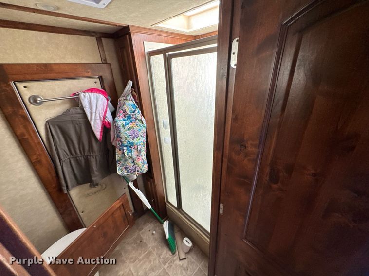 image for item DU9166 2014 Logan Coach Inc horse trailer