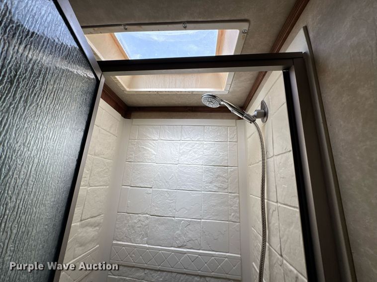 image for item DU9166 2014 Logan Coach Inc horse trailer