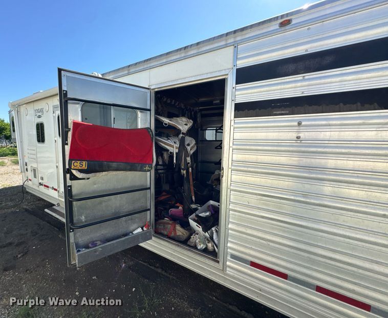 image for item DU9166 2014 Logan Coach Inc horse trailer