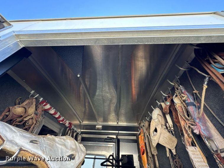 image for item DU9166 2014 Logan Coach Inc horse trailer