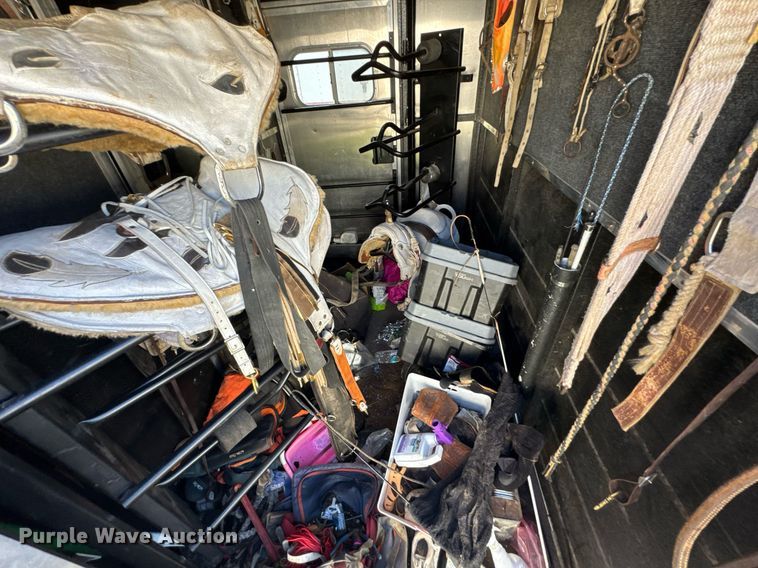 image for item DU9166 2014 Logan Coach Inc horse trailer