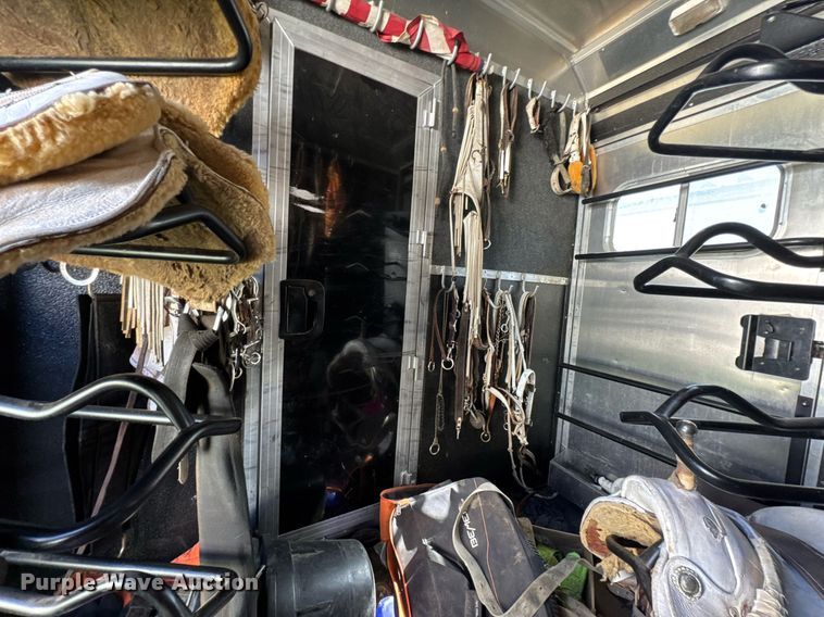 image for item DU9166 2014 Logan Coach Inc horse trailer