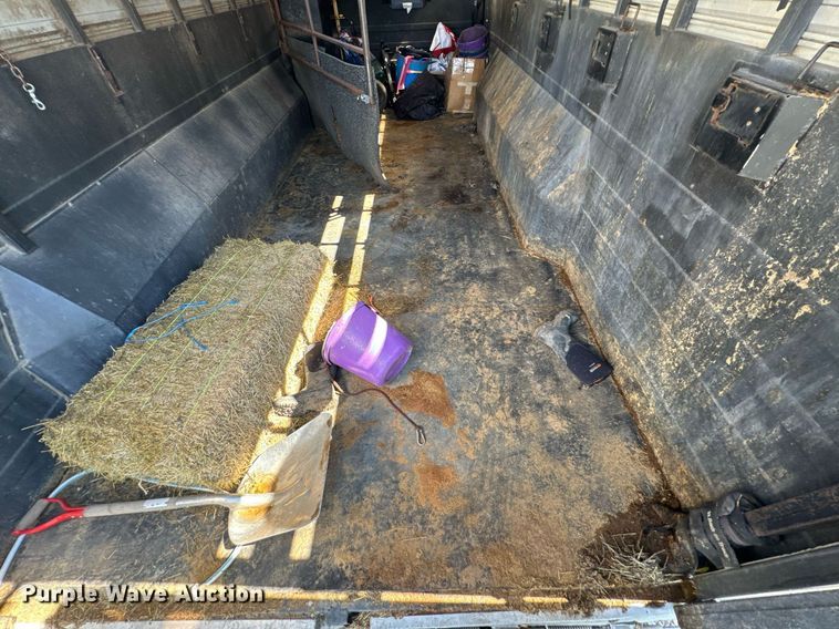 image for item DU9166 2014 Logan Coach Inc horse trailer