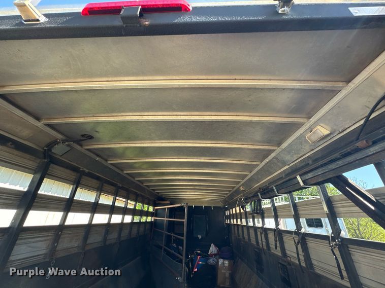 image for item DU9166 2014 Logan Coach Inc horse trailer