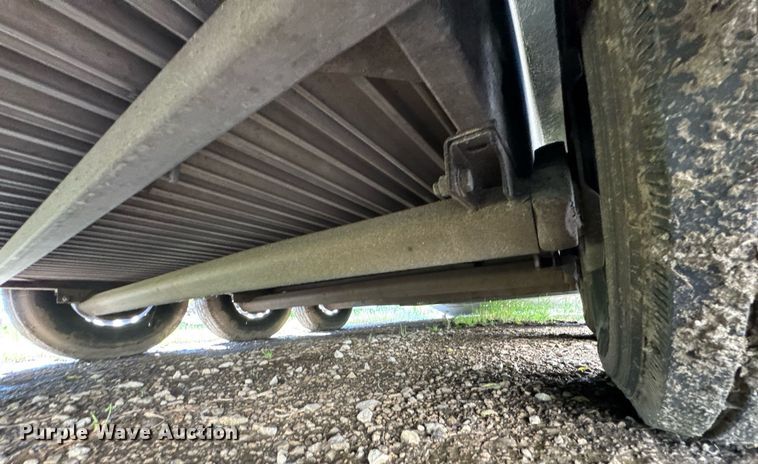 image for item DU9166 2014 Logan Coach Inc horse trailer