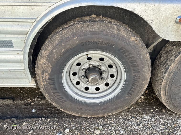 image for item DU9166 2014 Logan Coach Inc horse trailer