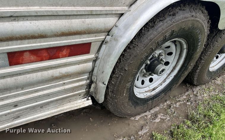 image for item DU9166 2014 Logan Coach Inc horse trailer