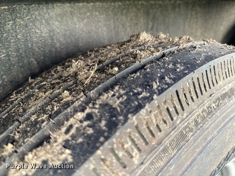 image for item DU9166 2014 Logan Coach Inc horse trailer