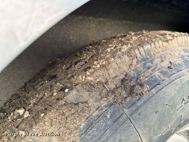 image for item DU9166 2014 Logan Coach Inc horse trailer