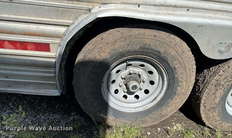 image for item DU9166 2014 Logan Coach Inc horse trailer