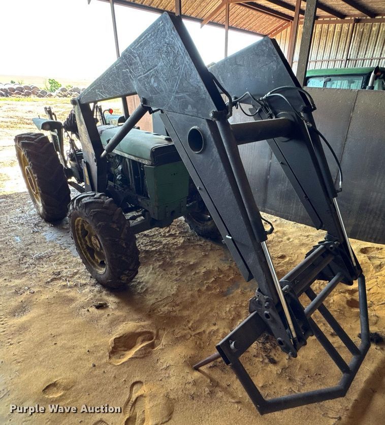 image for item DU9167 1991 John Deere 2955 MFWD tractor