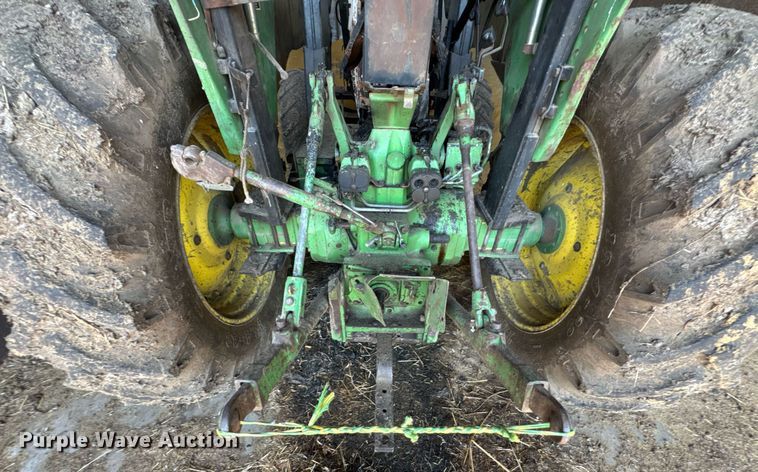 image for item DU9167 1991 John Deere 2955 MFWD tractor