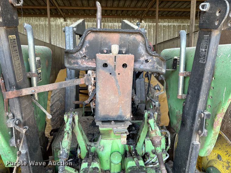 image for item DU9167 1991 John Deere 2955 MFWD tractor
