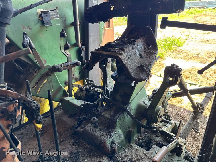 image for item DU9167 1991 John Deere 2955 MFWD tractor