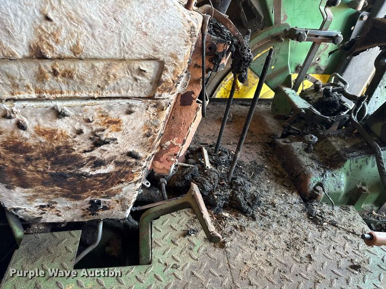 image for item DU9167 1991 John Deere 2955 MFWD tractor