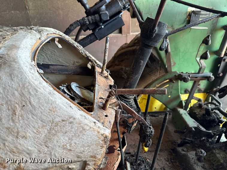 image for item DU9167 1991 John Deere 2955 MFWD tractor