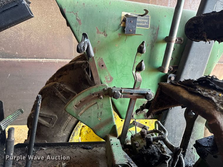 image for item DU9167 1991 John Deere 2955 MFWD tractor