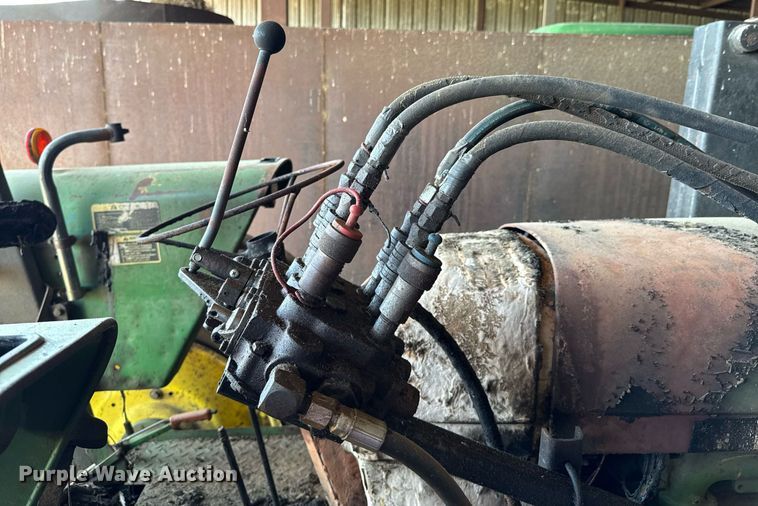 image for item DU9167 1991 John Deere 2955 MFWD tractor