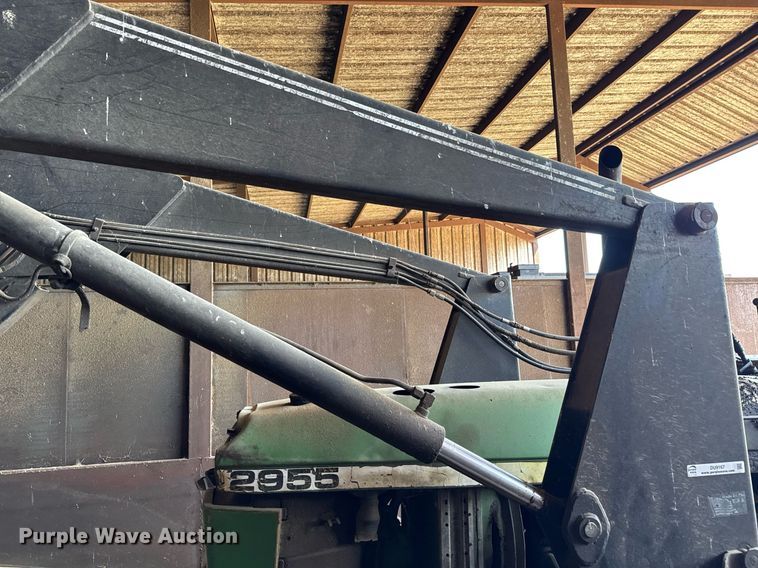 image for item DU9167 1991 John Deere 2955 MFWD tractor