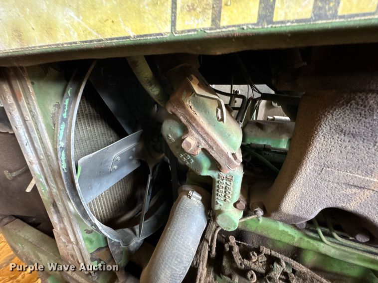 image for item DU9167 1991 John Deere 2955 MFWD tractor