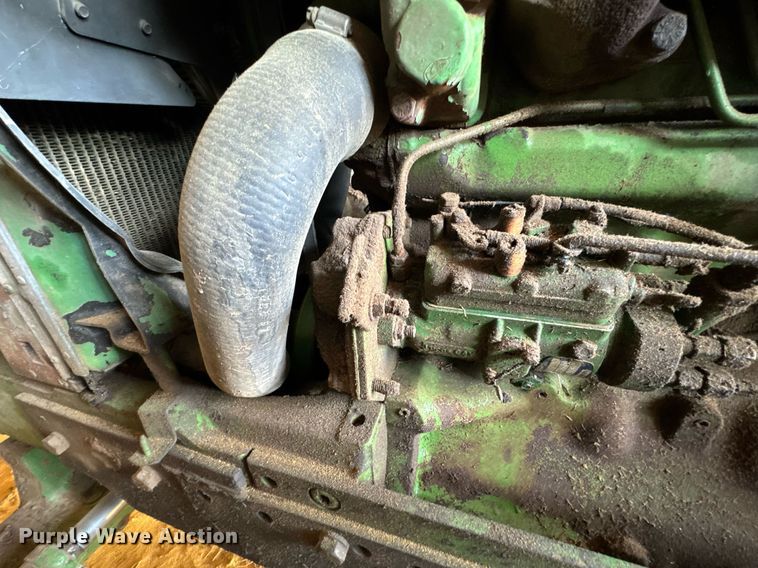 image for item DU9167 1991 John Deere 2955 MFWD tractor