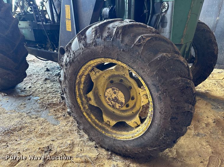 image for item DU9167 1991 John Deere 2955 MFWD tractor