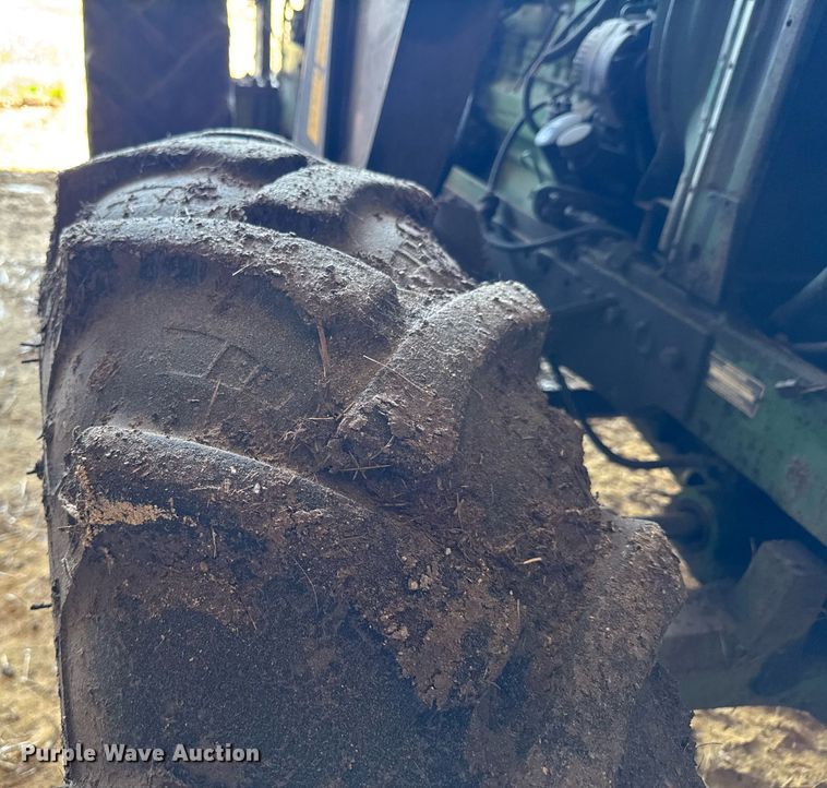 image for item DU9167 1991 John Deere 2955 MFWD tractor