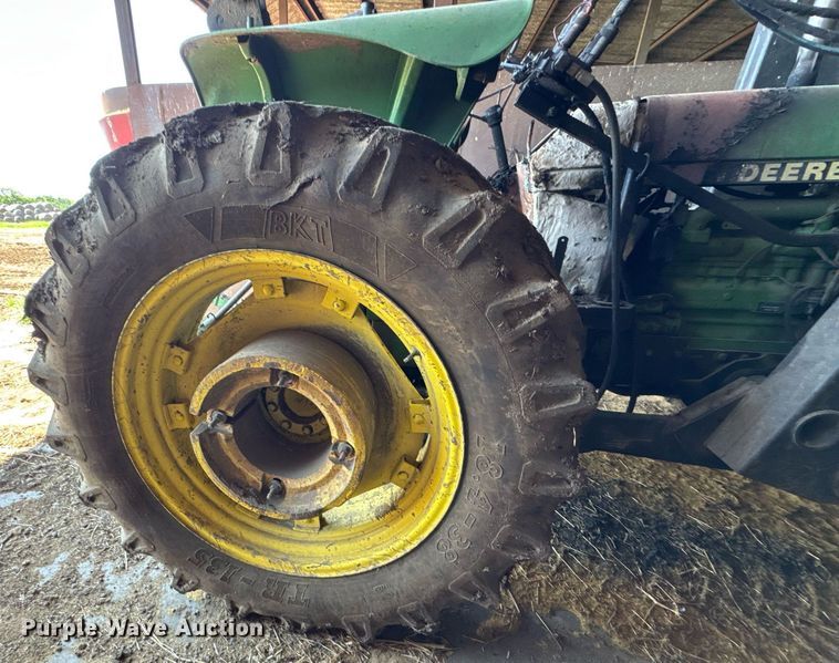 image for item DU9167 1991 John Deere 2955 MFWD tractor