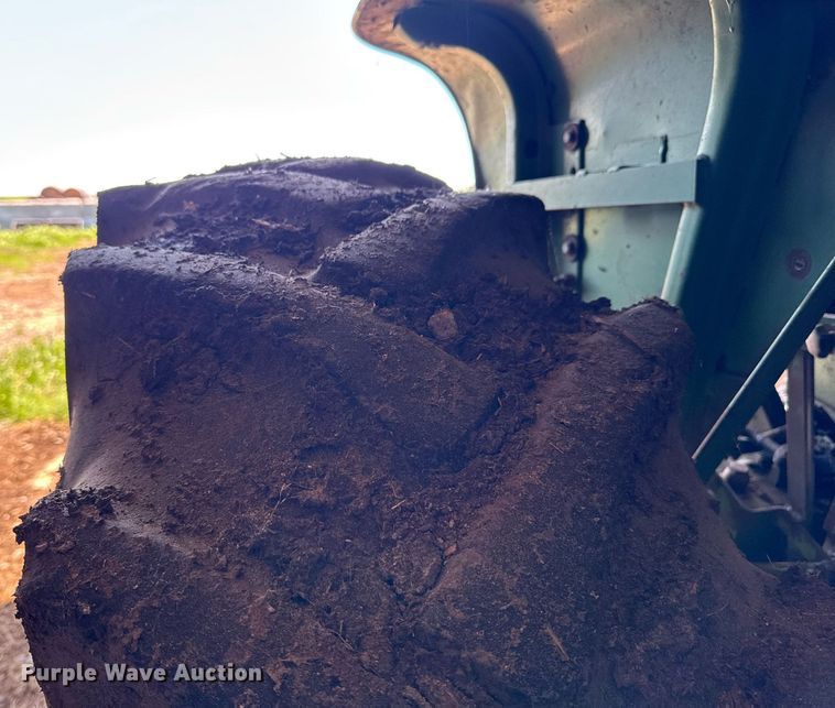 image for item DU9167 1991 John Deere 2955 MFWD tractor