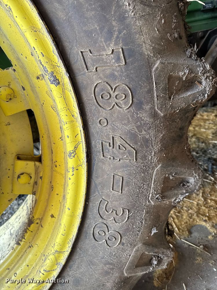 image for item DU9167 1991 John Deere 2955 MFWD tractor