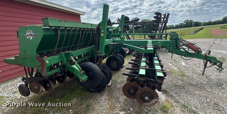 image for item DU9169 Great Plains Solid Stand 1500 grain drill