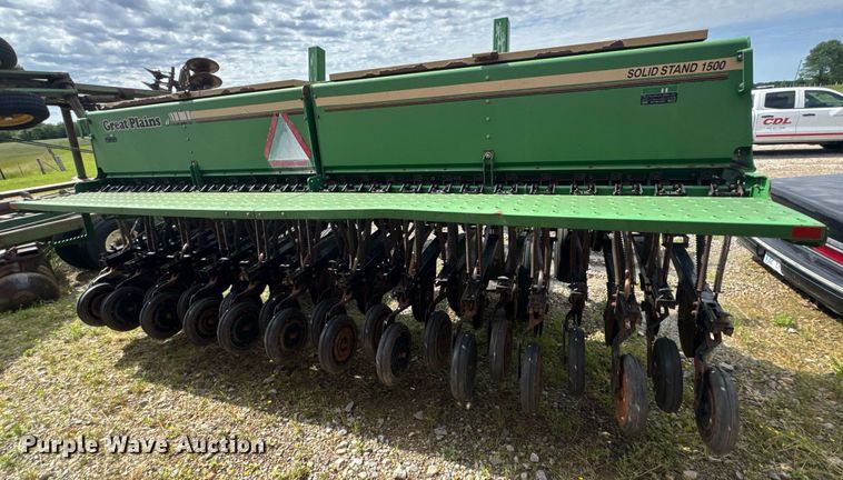 image for item DU9169 Great Plains Solid Stand 1500 grain drill