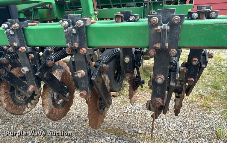 image for item DU9169 Great Plains Solid Stand 1500 grain drill