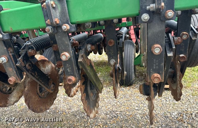 image for item DU9169 Great Plains Solid Stand 1500 grain drill