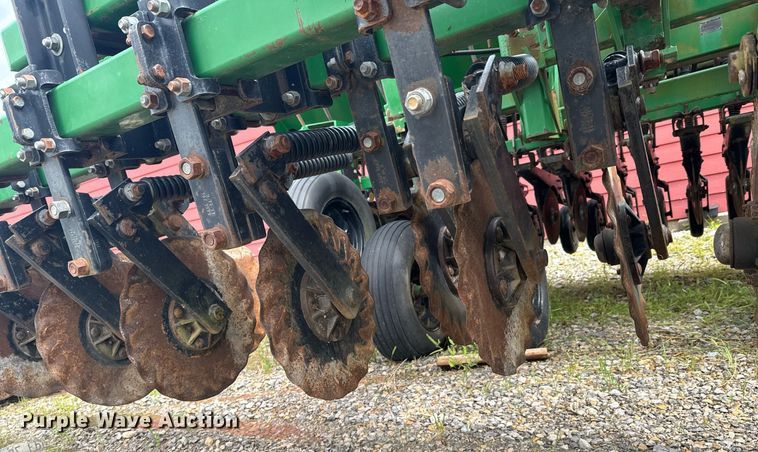 image for item DU9169 Great Plains Solid Stand 1500 grain drill