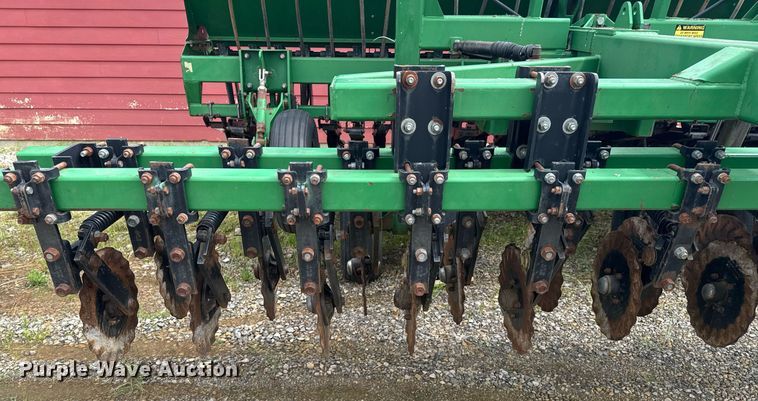 image for item DU9169 Great Plains Solid Stand 1500 grain drill