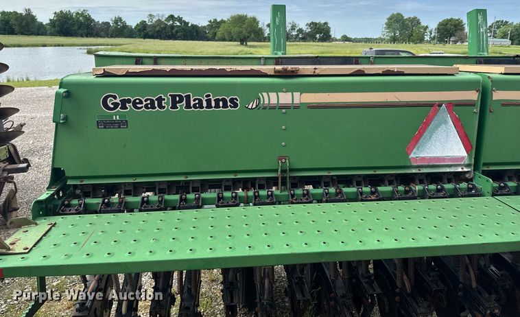 image for item DU9169 Great Plains Solid Stand 1500 grain drill