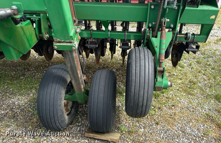 image for item DU9169 Great Plains Solid Stand 1500 grain drill