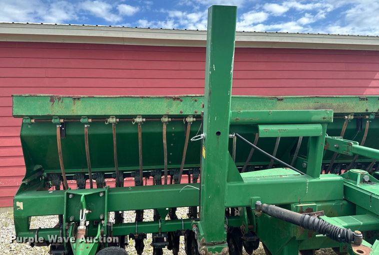 image for item DU9169 Great Plains Solid Stand 1500 grain drill