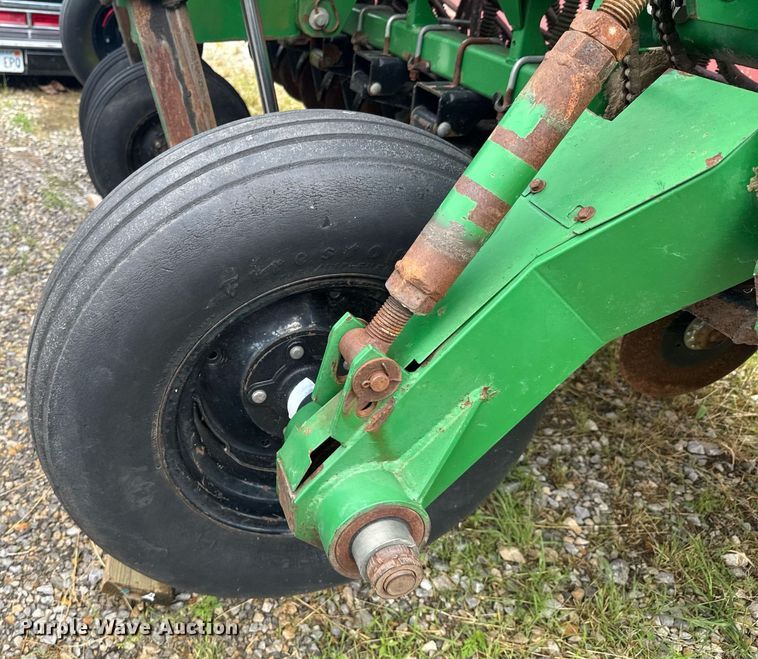 image for item DU9169 Great Plains Solid Stand 1500 grain drill